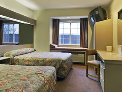 Hotel Red Lion & Elk Grove Village